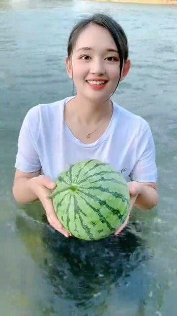 吃瓜在水里,揭秘吃瓜在水中的奥秘
